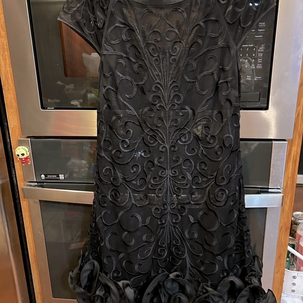 Stylish Black‎ Swirl Pattern Dress